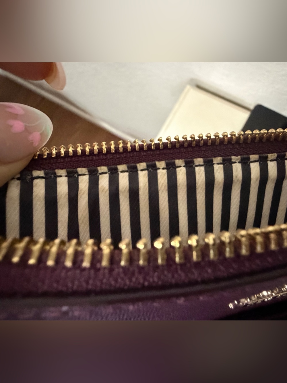 kate spade plum crossbody bag with gold logo - Picture 4 of 6